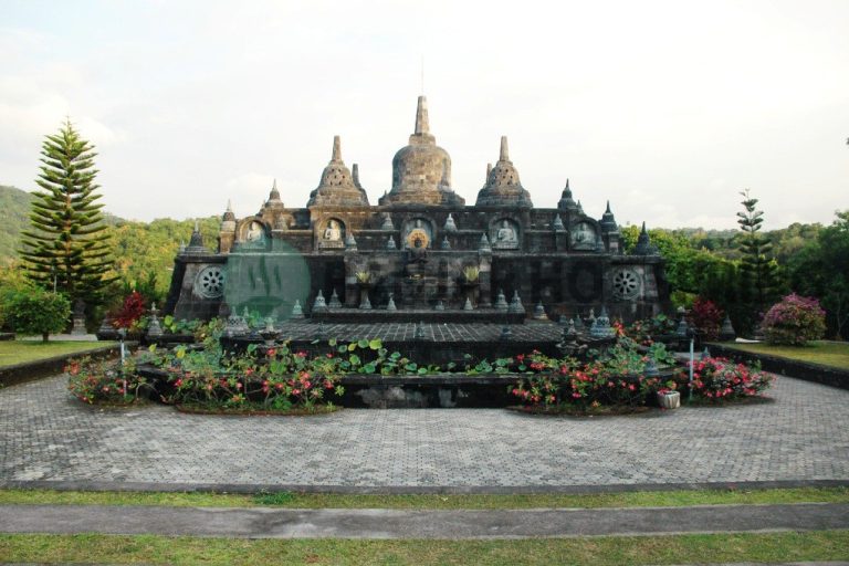 Buddhist-Monastery-Bali