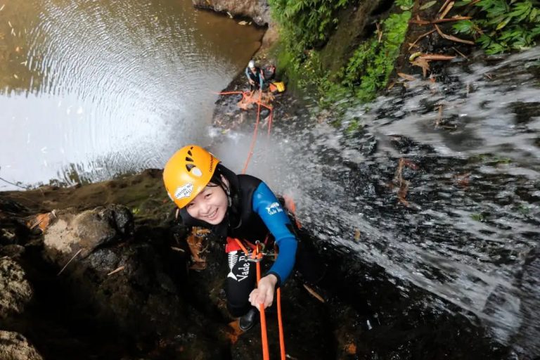 Canyoning in Gitgit Waterfall Canyoning in Gitgit Waterfall